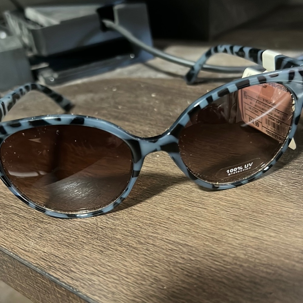 💕♣️Blue & Black Print Sunglasses NWT - Picture 1 of 6